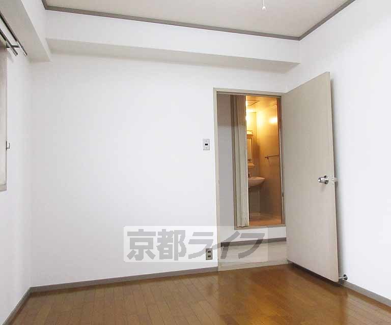 居室・リビング　玄関横部屋！