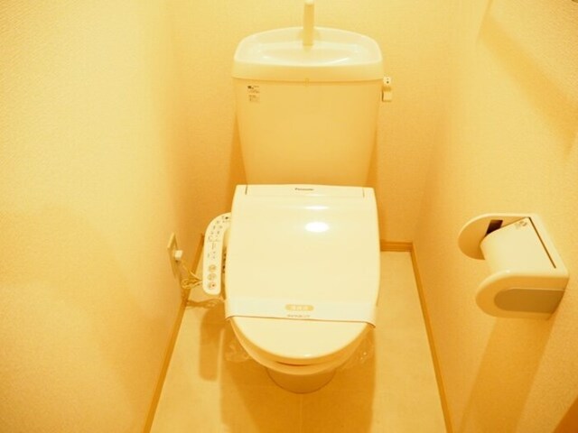 トイレ　温水洗浄暖房便座付き