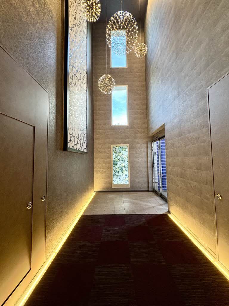 建物外観　ホテルライクな共用部空間