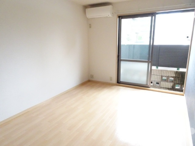 居室・リビング　明るいお部屋です♪