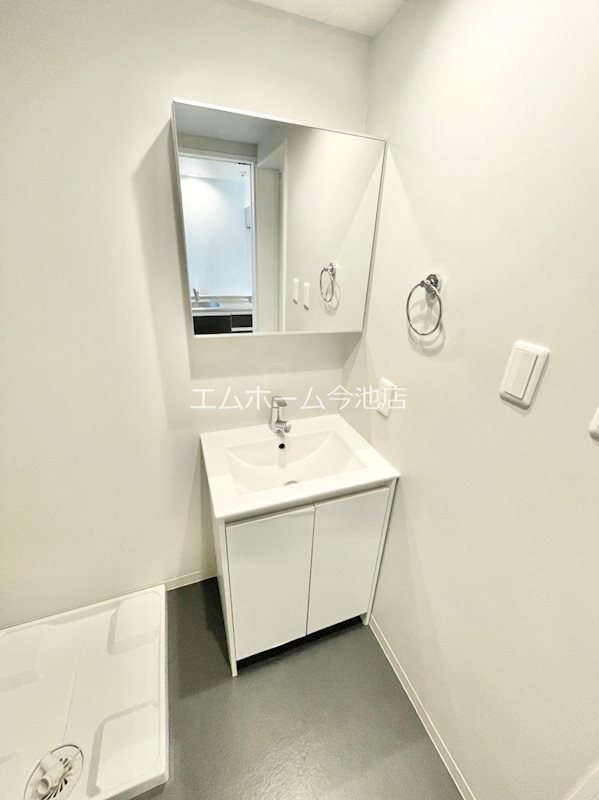 洗面設備　脱衣所　独立洗面台付　室内洗濯機置き場