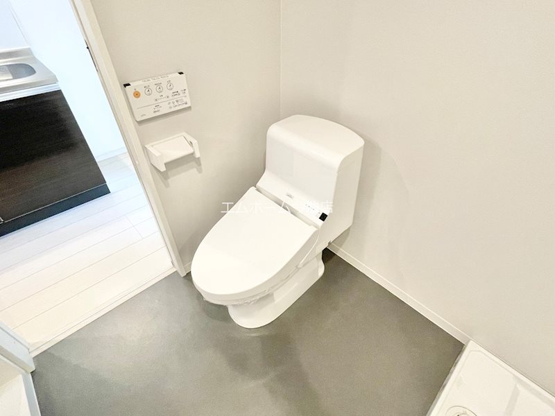 トイレ　温水暖房洗浄便座付トイレ