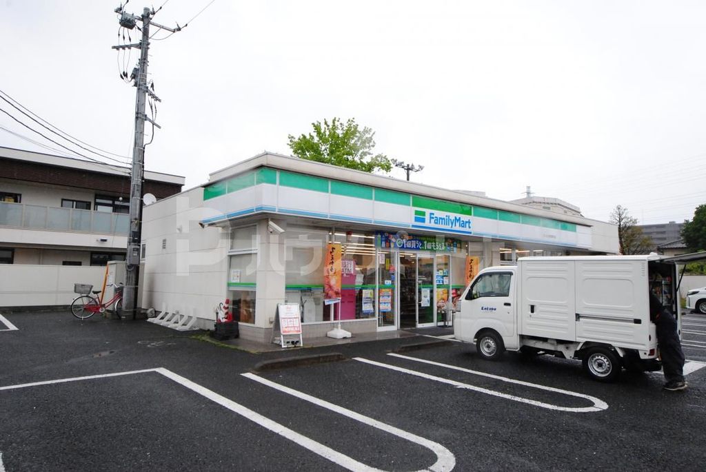 コンビニ　ファミリーマート さいたま宮前町店（コンビニ）まで740m