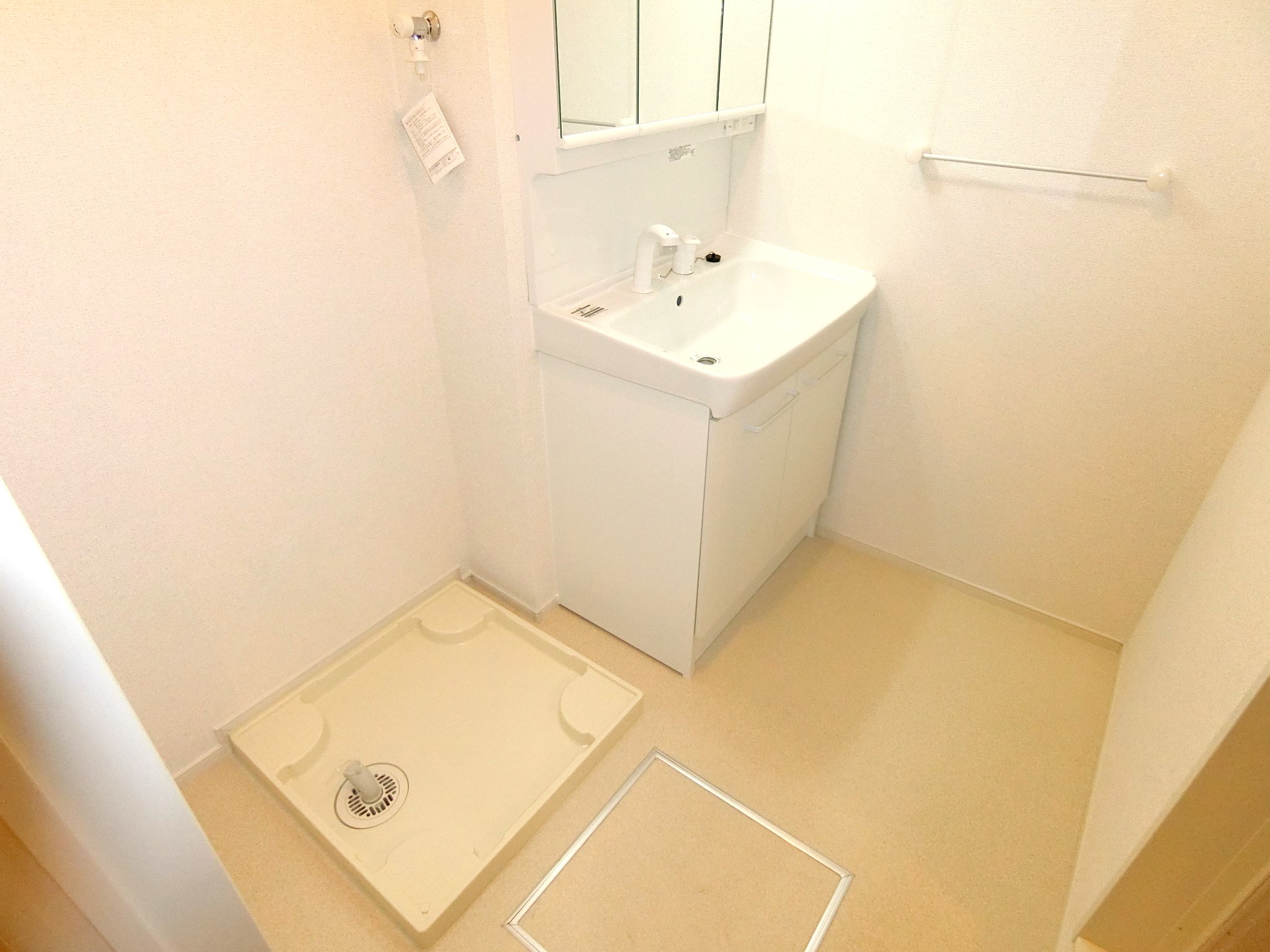 洗面設備　室内洗濯機置き場完備です☆