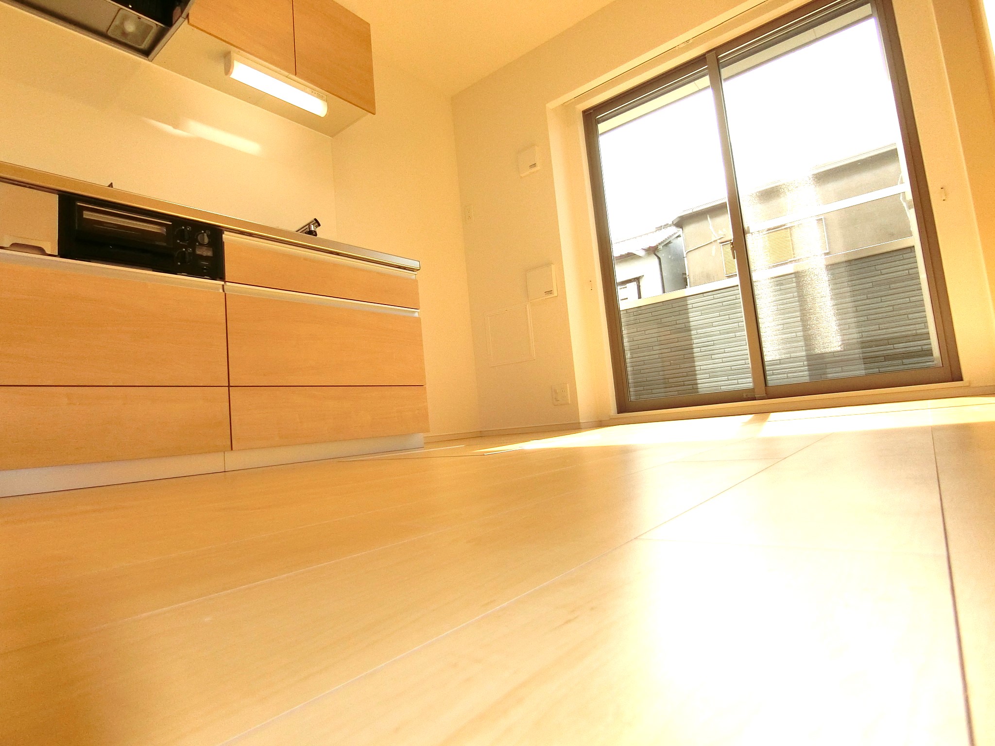 居室・リビング　明るいダイニングキッチンですよ☆