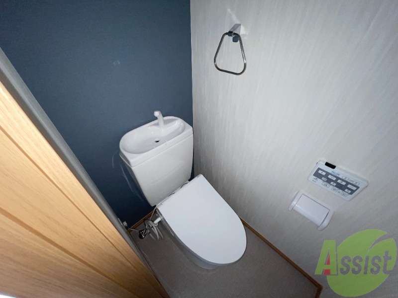 トイレ　ウォシュレットが付いているキレイなお手洗いです。