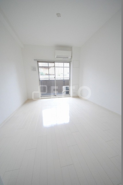 居室・リビング　１０３号室