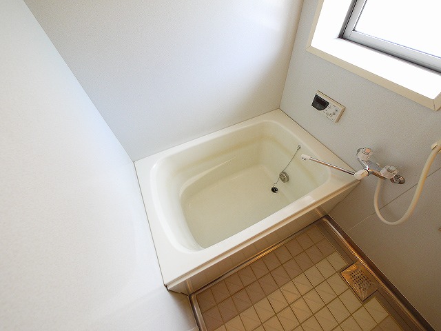 バス・シャワールーム　ゆったり過ごせるお風呂です