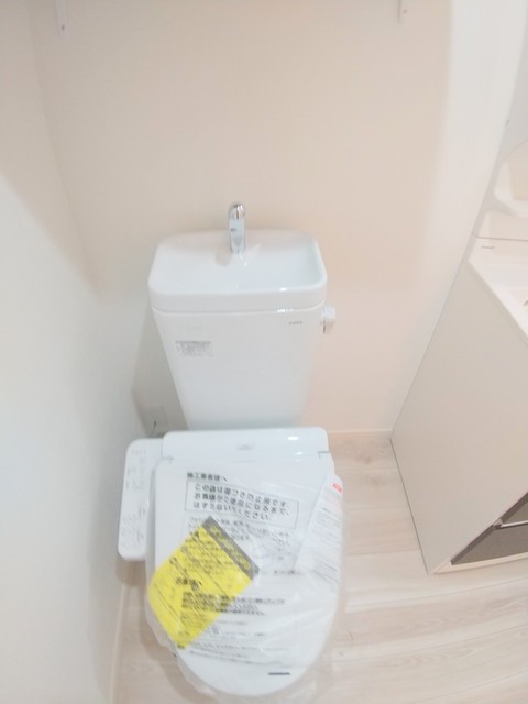 トイレ　温水洗浄便座