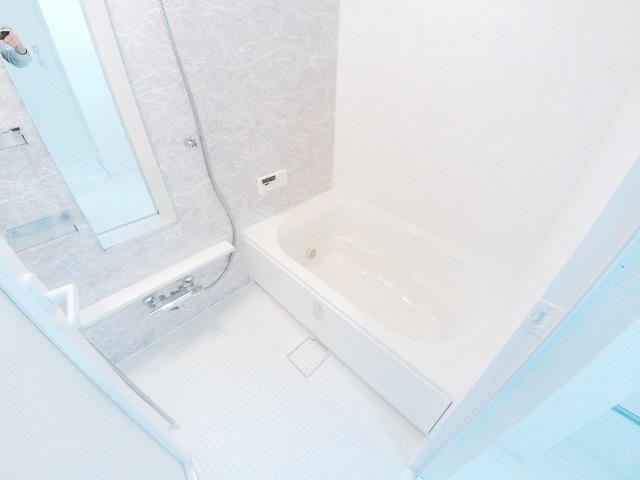 バス・シャワールーム　追炊きなど便利な機能が付いて広くて綺麗な浴室