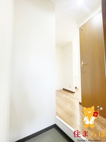 玄関　「気になったら、LINEで気軽に相談できますよ。」