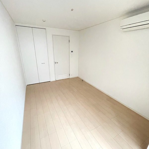 居室・リビング　【人気の東横線、大型CL完備で室内スッキリ片付きます♪】オス