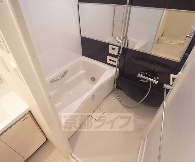 バス・シャワールーム　浴槽も広く疲れも取れそうですね