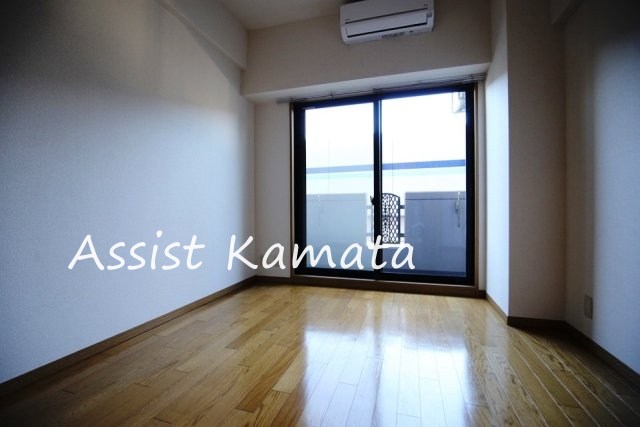 居室・リビング　写真は同タイプの別号室です