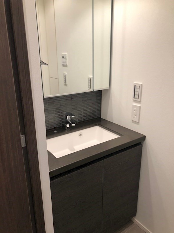 洗面設備　※反転タイプの写真を使用しています。