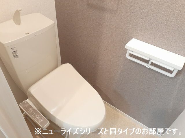 トイレ　写真は同タイプの完成物件のものです。