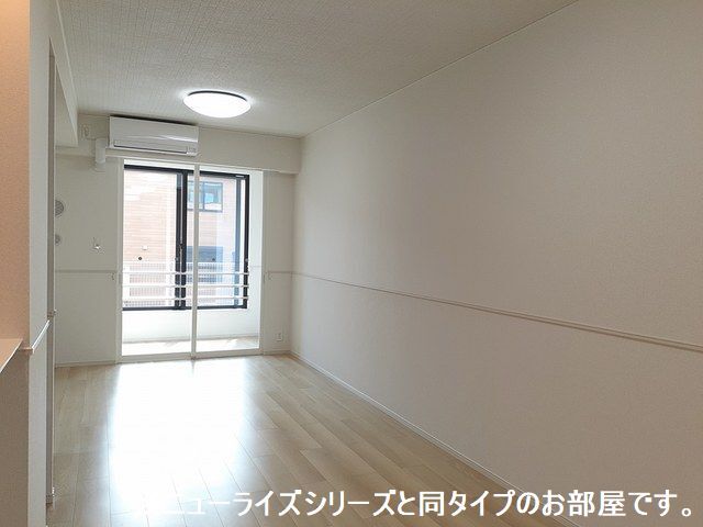 居室・リビング　写真は同タイプの完成物件のものです。