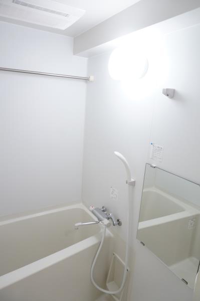 バス・シャワールーム　落ち着いた空間のお風呂です