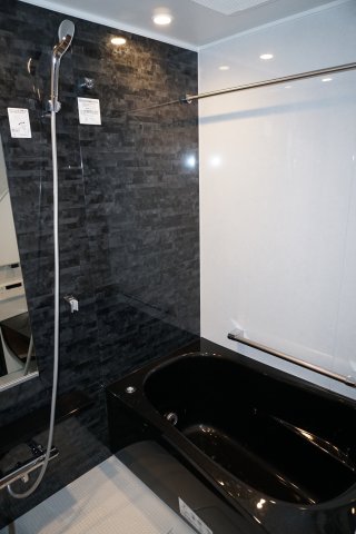 バス・シャワールーム　ゆったり過ごせるお風呂です