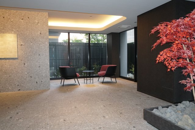 ロビー　落ち着いたロビーです