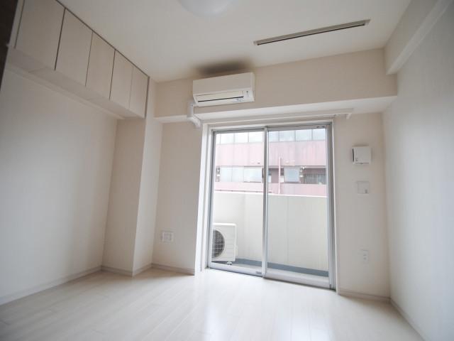 居室・リビング　室内