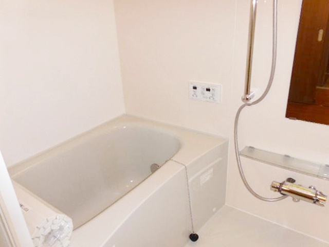 バス・シャワールーム　雨の日でも安心の浴室乾燥機付きです♪