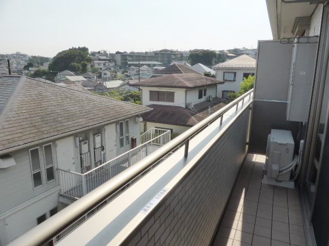 バルコニー　開放的で明るい空間を演出してくれるバルコニーです♪