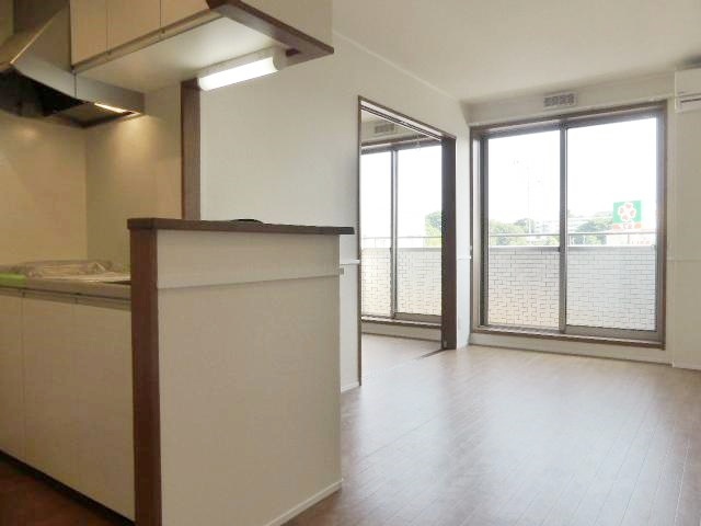 居室・リビング　開放感のあるゆったりとしたお部屋です♪