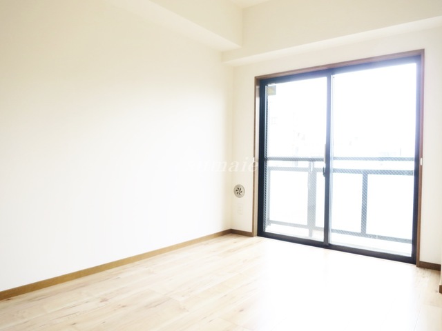 居室・リビング　キレイなフローリングです☆