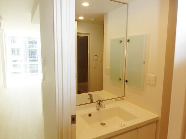 洗面設備　★便利な独立洗面台付です★