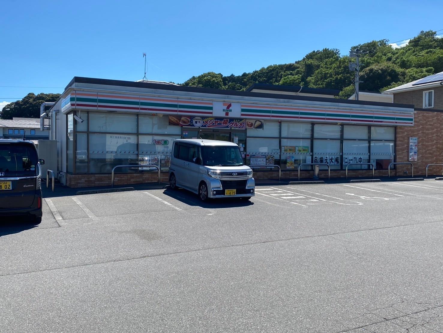 コンビニ　セブンイレブン（コンビニ）まで400m