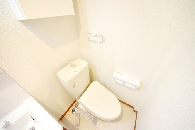 トイレ　★★あると嬉しい上段収納付き★★