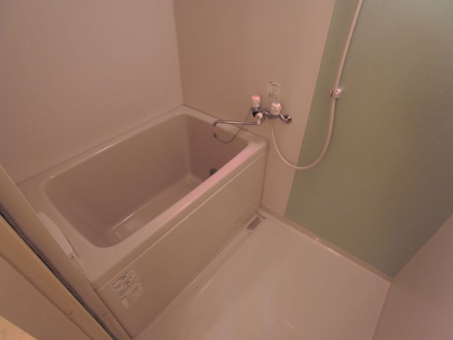 バス・シャワールーム　清潔なバスルーム