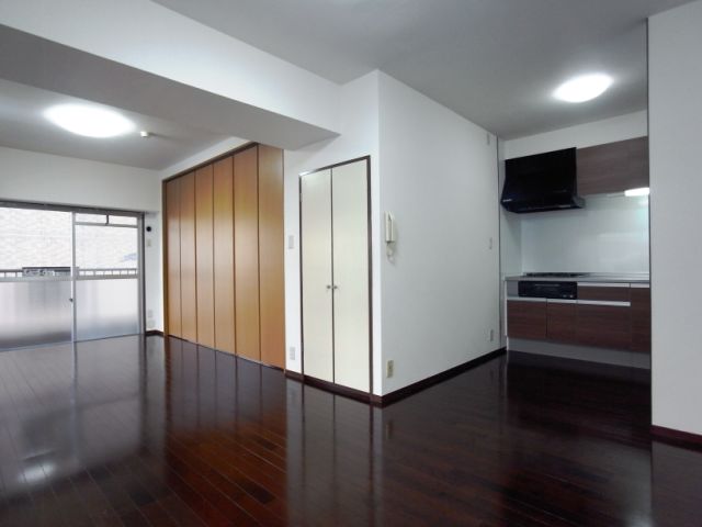 その他　白の壁が奥行間を出してます。