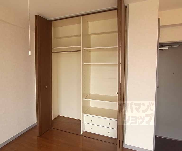 収納　広々とした収納スペース