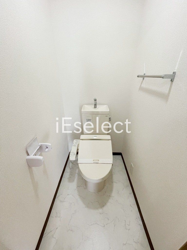 トイレ　温水洗浄便座付きのトイレです
