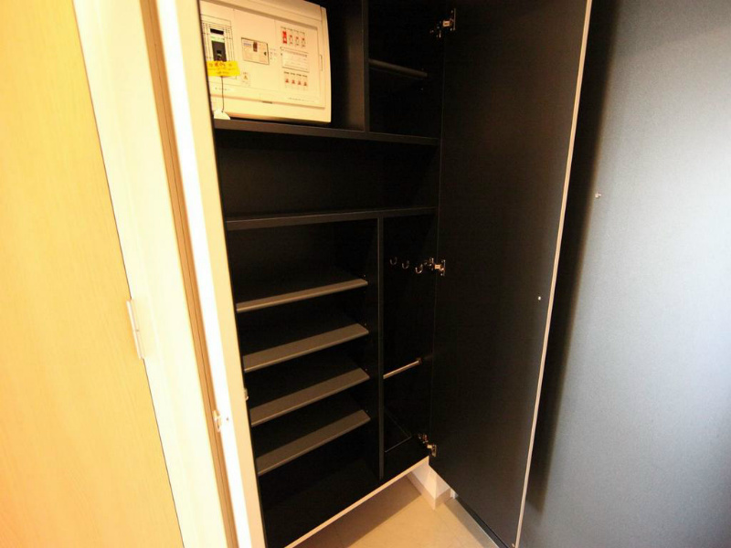 玄関　玄関　シューズボックス完備