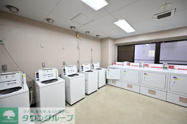 ロビー　コインランドリー