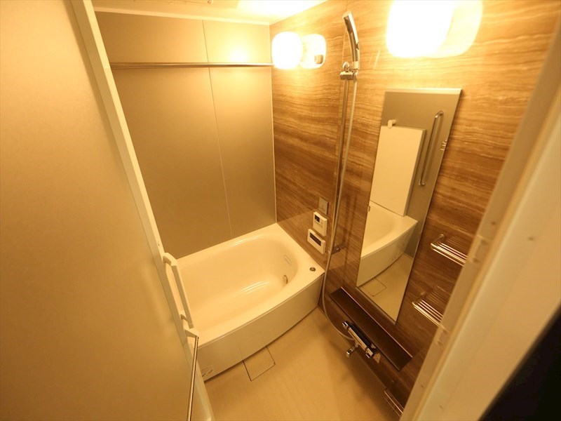 バス・シャワールーム　浴室暖房乾燥機付　追い焚き・オートバス機能付お風呂