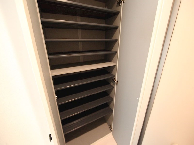 玄関　玄関　シューズボックス付（収納充実してます）