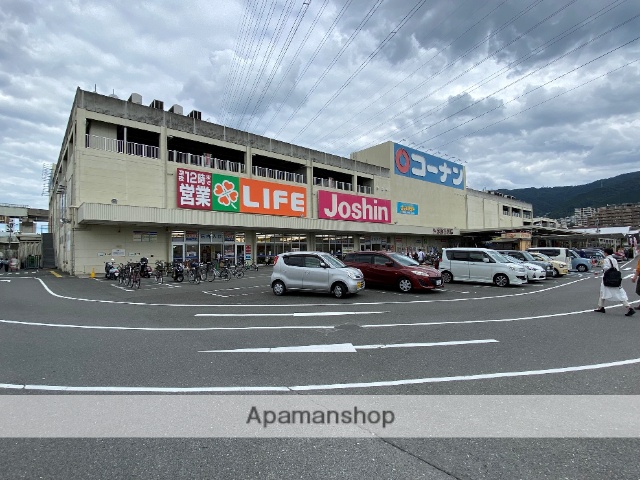 スーパー　ライフ新石切店（スーパー）まで379m