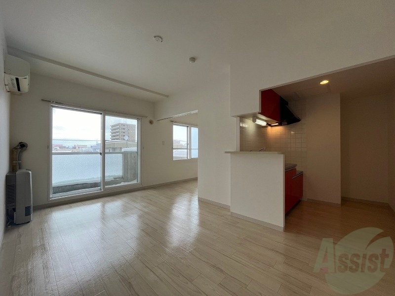 居室・リビング　広くてきれいなリビングです！快適に過ごせそうですね。