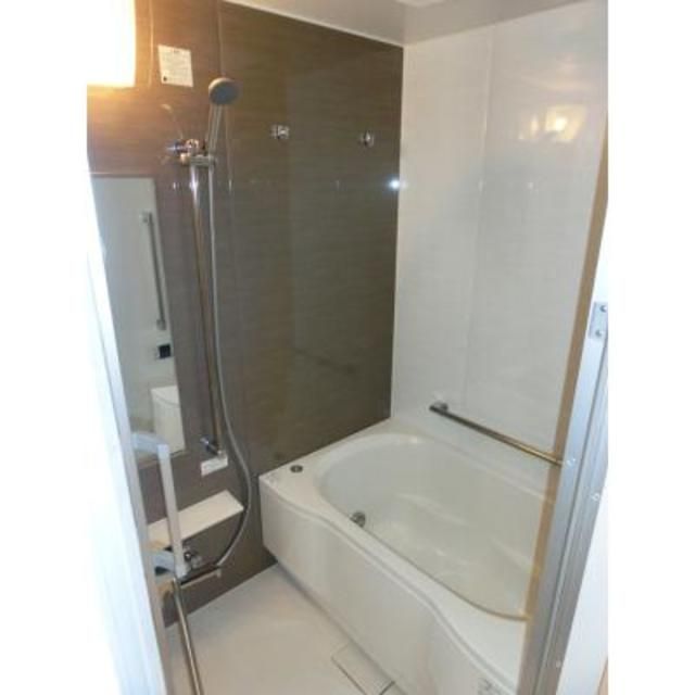 バス・シャワールーム　落ち着いた空間のお風呂です