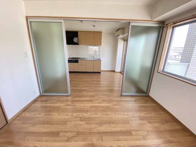 居室・リビング　別号室の写真です