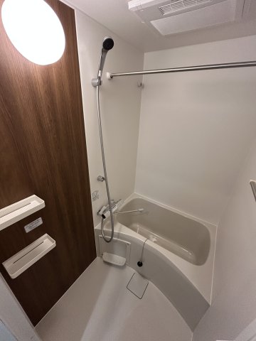 バス・シャワールーム　コンパクトで使いやすいお風呂です