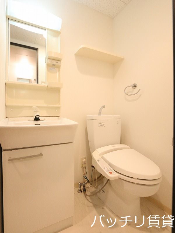 洗面設備　別号室タイプの為、現状を優先いたします