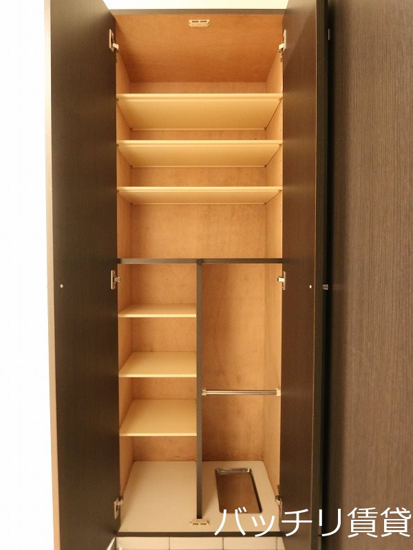 玄関　別号室タイプの為、現状を優先いたします