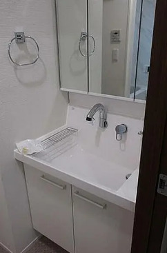洗面設備　別部屋の写真を使用しております。