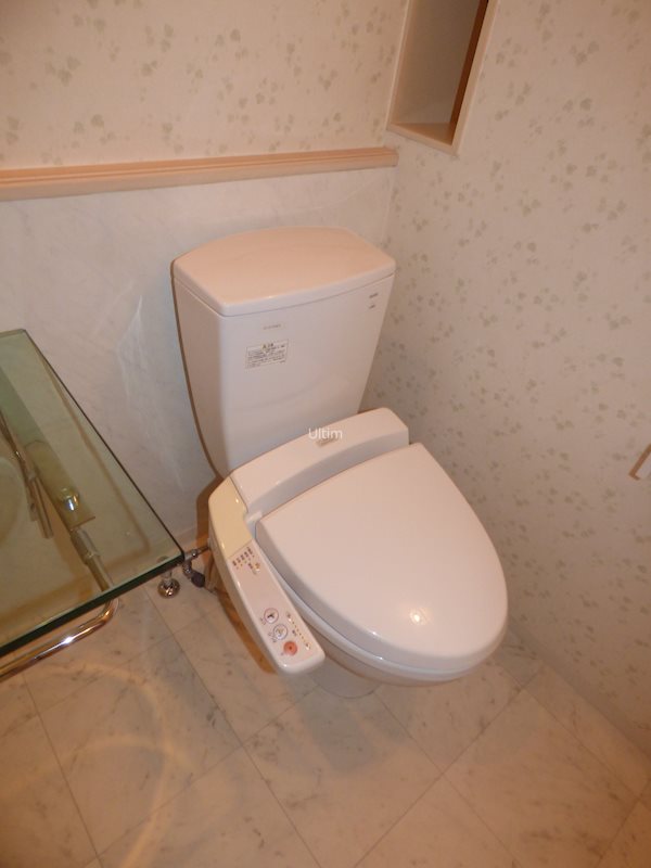 トイレ　違うお部屋の写真です。ご参考までに