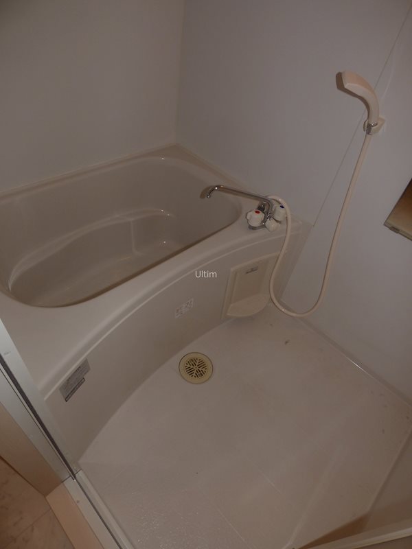 バス・シャワールーム　違うお部屋の写真です。ご参考までに